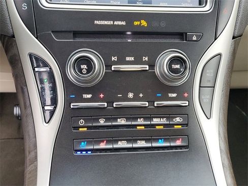 Used 2019 Lincoln Nautilus Reserve image 30