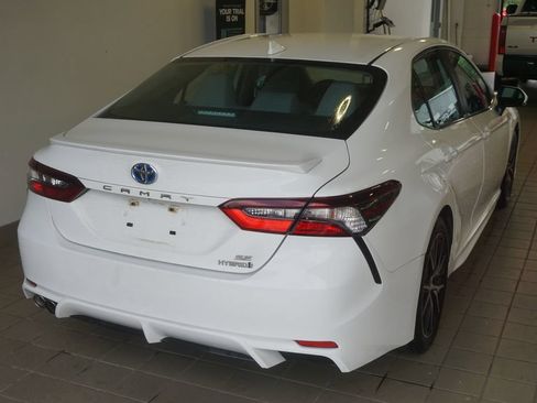 Used 2022 Toyota Camry SE w/ Cold Weather Package FWD image 13