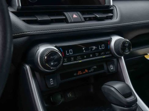 Certified 2025 Toyota RAV4 XLE FWD image 21