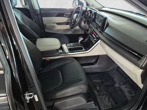 Used 2022 Kia Carnival EX FWD image 22