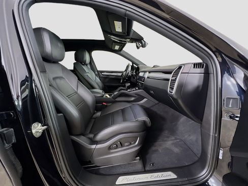 Used 2022 Porsche Cayenne Platinum Edition w/ Premium Package Plus image 31
