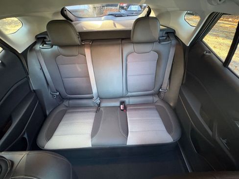 Used 2025 Chevrolet Trax LT image 34