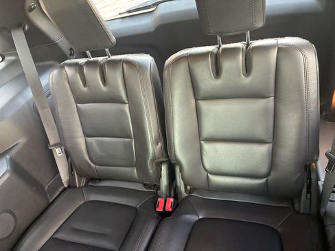 Used 2015 Ford Explorer XLT w/ Equipment Group 202A AWD/4WD image 23