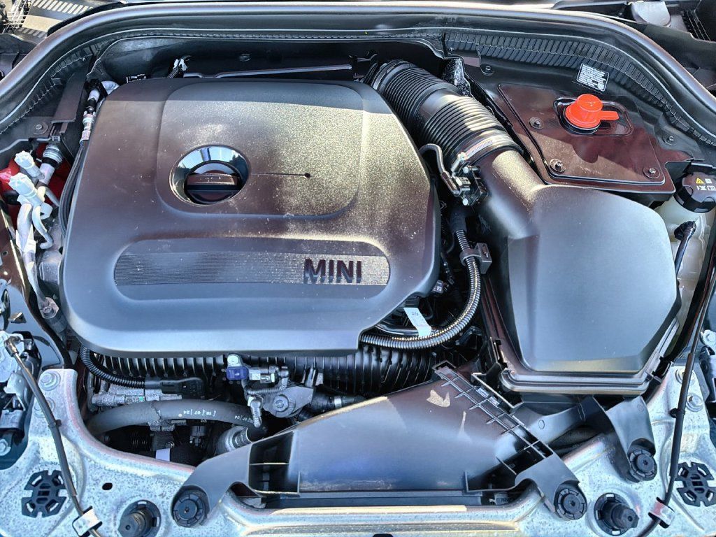 Used 2025 MINI Cooper 2-Door Hardtop FWD image 17