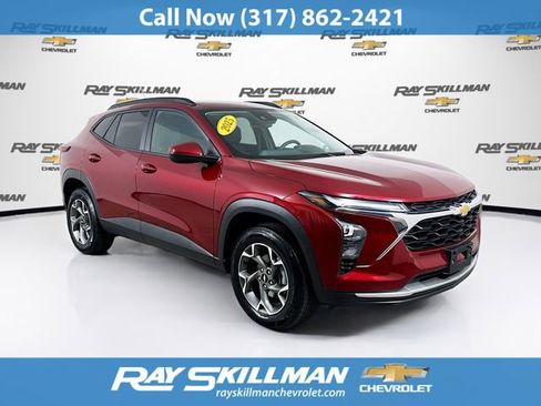 Used 2025 Chevrolet Trax LT image 1