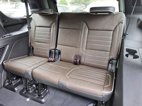 Used 2025 GMC Yukon Denali Ultimate AWD/4WD image 8