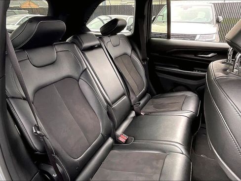 Used 2024 Jeep Grand Cherokee Altitude image 28