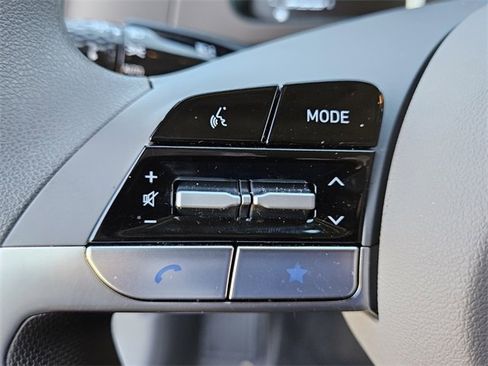 Used 2025 Hyundai Elantra Blue image 23