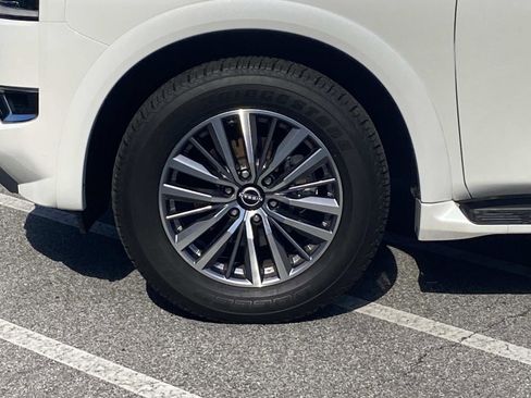 Used 2024 Nissan Armada SL w/ Captain's Chairs Package image 7