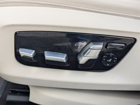 Used 2022 BMW 530i xDrive w/ M Sport Package image 13