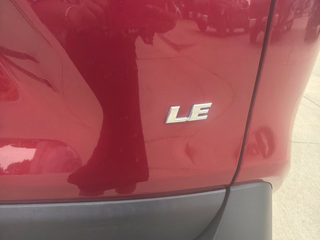 Used 2022 Toyota RAV4 LE FWD image 11
