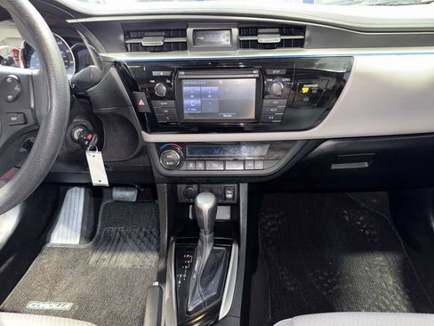 Used 2015 Toyota Corolla LE image 19