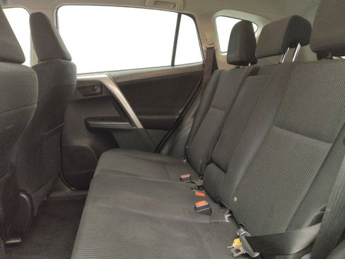 Used 2018 Toyota RAV4 LE FWD image 18