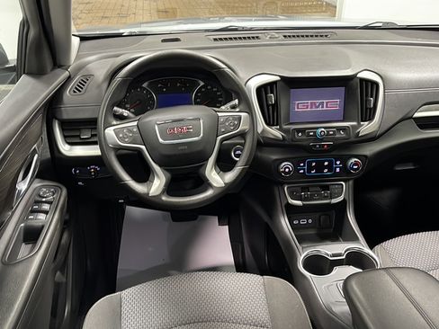 Used 2024 GMC Terrain SLE FWD image 3