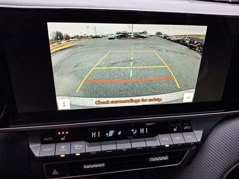 Used 2025 Toyota Camry SE image 19