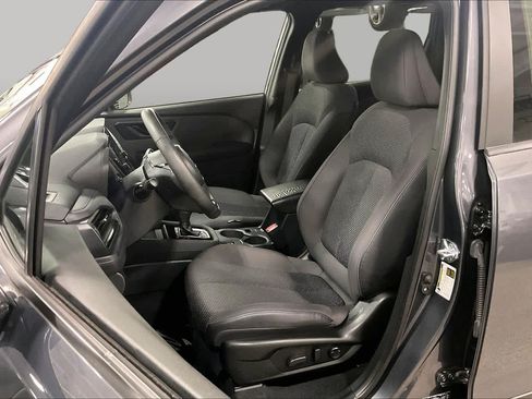 Used 2025 Subaru Forester Premium AWD/4WD image 8