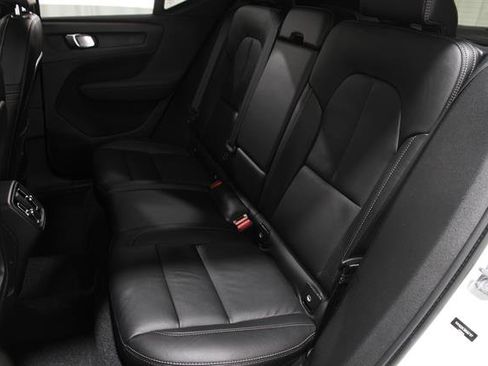 Used 2022 Volvo XC40 T5 Momentum w/ Premium Package AWD/4WD image 18