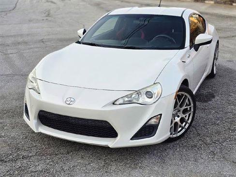 Used 2013 Scion FR-S image 2