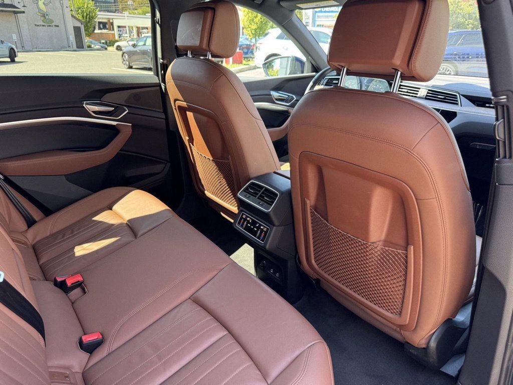 Used 2022 Audi e-tron Premium AWD/4WD image 28