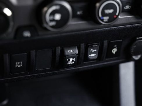 Used 2019 Toyota Tacoma TRD Sport image 43