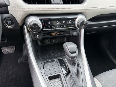 Used 2020 Toyota RAV4 XLE image 15