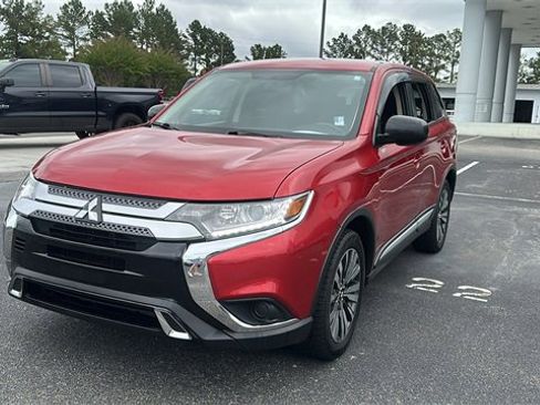 Used 2019 Mitsubishi Outlander ES image 3