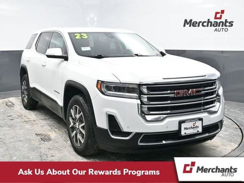 Used 2023 GMC Acadia SLE image 1