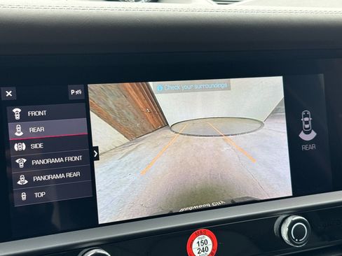 Certified 2025 Porsche Macan AWD/4WD image 24