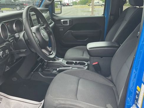 Used 2023 Jeep Gladiator Sport AWD/4WD image 32