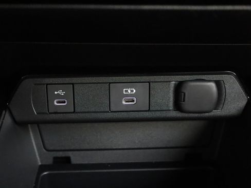 Used 2024 Toyota Prius LE FWD image 39