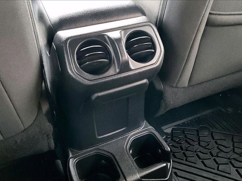 Used 2018 Jeep Wrangler Unlimited Sport image 31