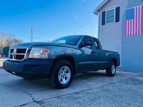 Used 2008 Dodge Dakota SXT image 2