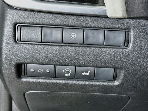 Used 2025 Nissan Rogue SV AWD/4WD image 17