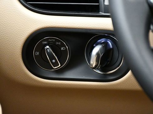 Certified 2025 Porsche Macan image 25