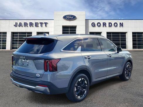 Used 2025 Kia Sorento S FWD image 3
