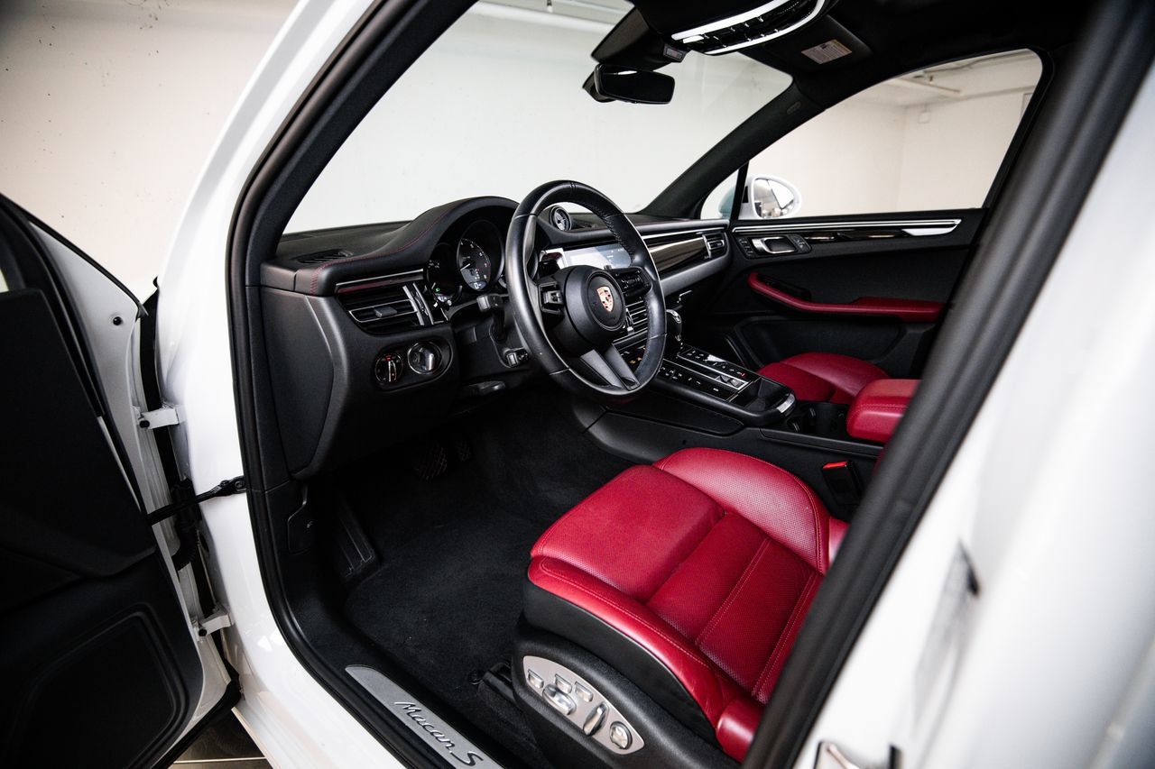 Certified 2023 Porsche Macan S AWD/4WD image 4