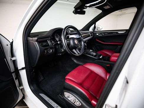 Certified 2023 Porsche Macan S AWD/4WD image 4
