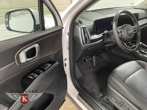 Used 2025 Kia Sorento SX image 11