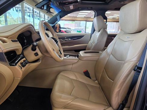 Used 2019 Cadillac Escalade ESV Platinum AWD/4WD image 9