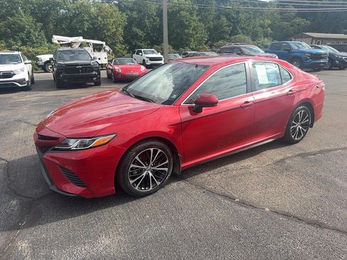 Used 2019 Toyota Camry SE FWD image 2