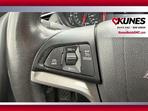 Used 2019 Chevrolet Trax LT w/ LT Convenience Package AWD/4WD image 14