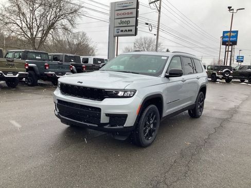 New 2025 Jeep Grand Cherokee L Altitude AWD/4WD image 3