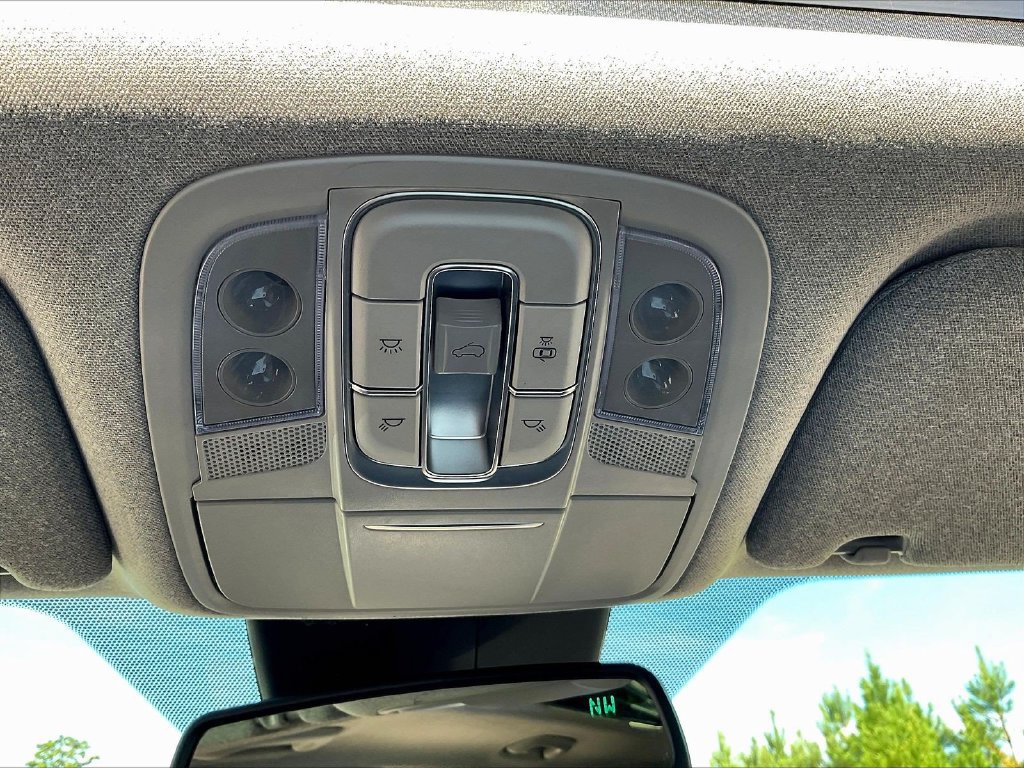 Used 2020 Hyundai Santa Fe SEL w/ Convenience + Premium Package FWD image 17