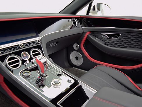 Used 2025 Bentley Continental GT Speed image 33