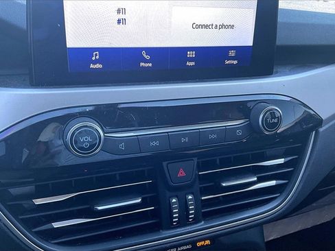 Used 2020 Ford Escape SE image 25