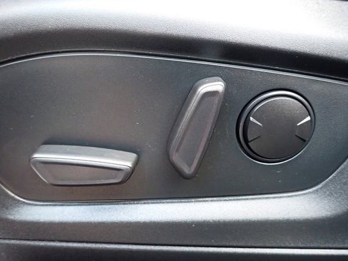 Used 2023 Ford Explorer XLT w/ Equipment Group 202A image 21