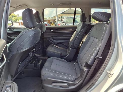 Used 2024 Jeep Grand Cherokee L Laredo image 5