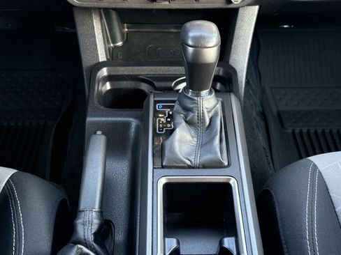 Used 2022 Toyota Tacoma TRD Sport image 6