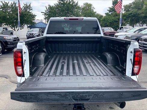Used 2025 GMC Sierra 2500 SLE AWD/4WD image 4