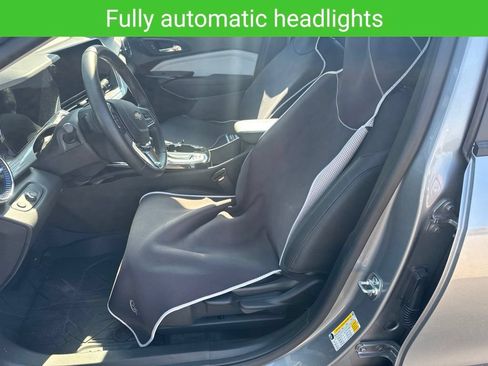 Certified 2025 Chevrolet Trax LT w/ LT Convenience Package FWD image 23